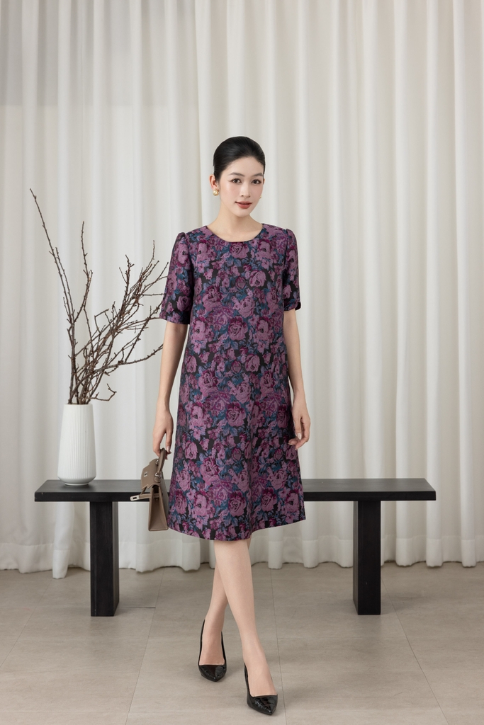 SWANLAKE | Váy Đầm Nữ Midi Cổ Tròn Tay Ngắn Vải Gấm Hoa Có Túi Sang Trọng Đi Tiệc Công Sở D13266LW02