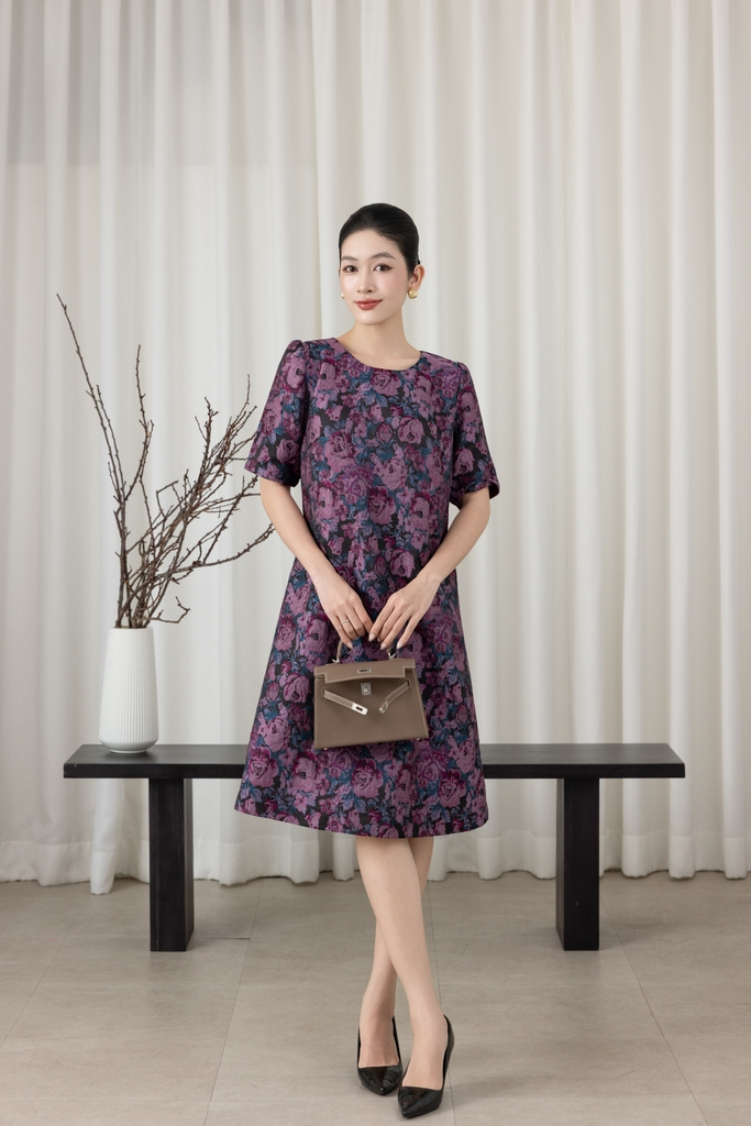 SWANLAKE | Váy Đầm Nữ Midi Cổ Tròn Tay Ngắn Vải Gấm Hoa Có Túi Sang Trọng Đi Tiệc Công Sở D13266LW02