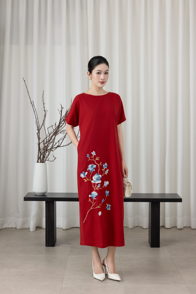 SWANLAKE | Váy Đầm Nữ Maxi Suông Tay Ngắn Cổ Tròn Vải Linen Thêu Hoa Có Túi Xẻ Tà Công Sở D13610LW01
