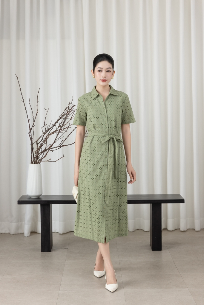 SWANLAKE | Váy Đầm Nữ Suông Vải Cotton Thêu Đục Lỗ Cổ Sơ Mi Tay Ngắn Dây Thắt Eo Công Sở D13483LW01