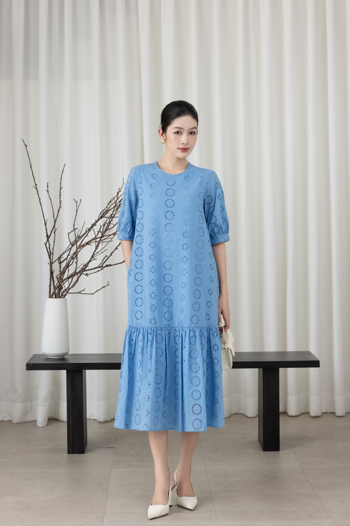 SWANLAKE | Váy Đầm Nữ Maxi Suông Đuôi Cá Vải Cotton Thêu Đục Lỗ 2 Lớp Có Túi Du Lịch Đi Biển D11522LW07