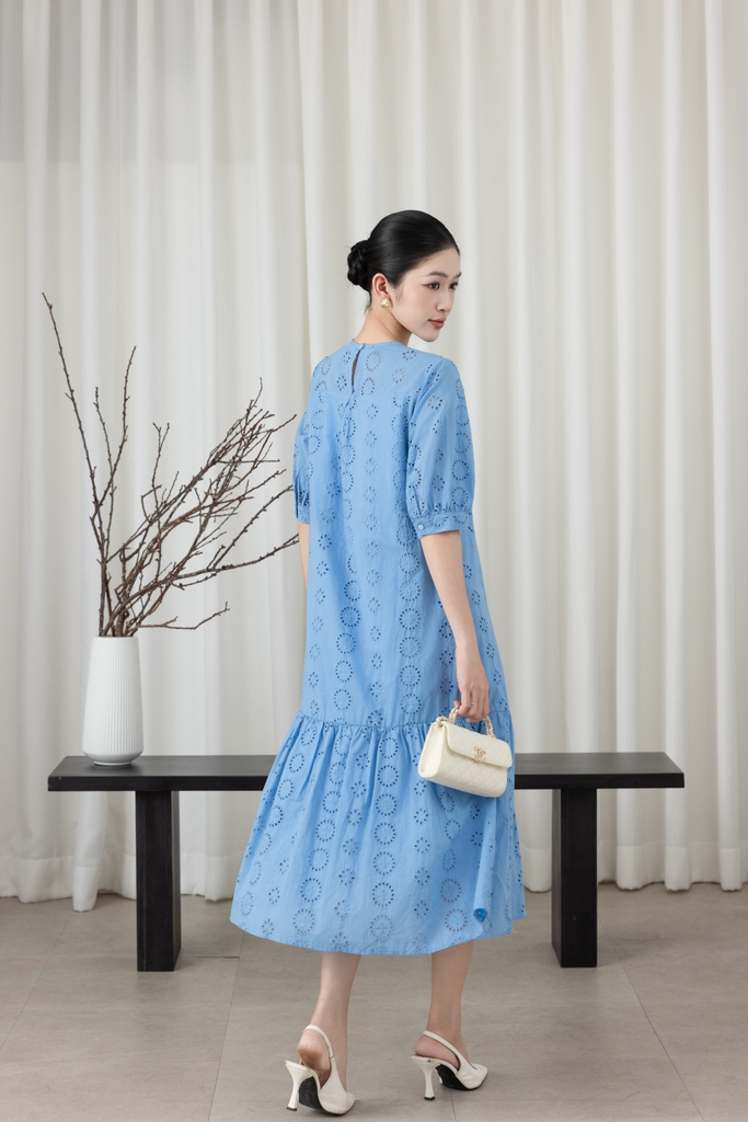 SWANLAKE | Váy Đầm Nữ Maxi Suông Đuôi Cá Vải Cotton Thêu Đục Lỗ 2 Lớp Có Túi Du Lịch Đi Biển D11522LW07