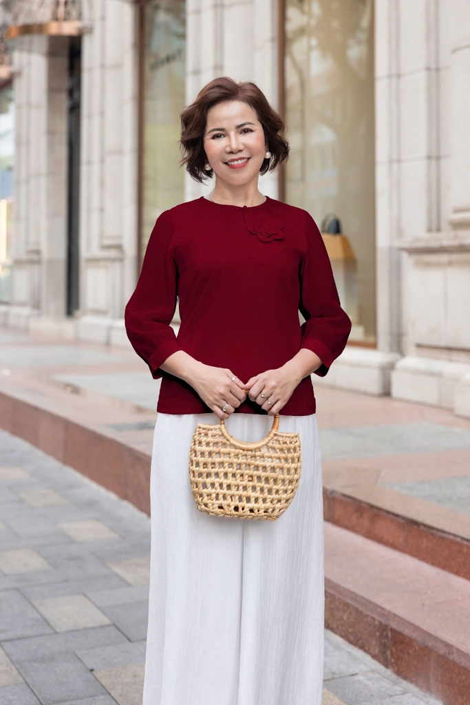 M Collection | Áo Trung Niên Nữ Tặng Mẹ, Tặng Bà Chất Lụa Ngọc Đính Hoa 3D Sang Trọng A12385LW01