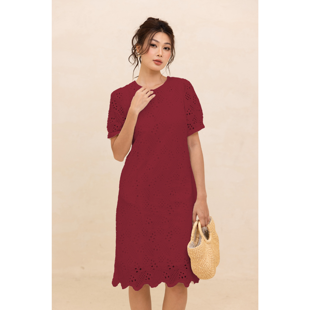 Đầm Suông Phom Ngắn Chất Cotton Thêu Đục Lỗ Swanlake- D12481LW01