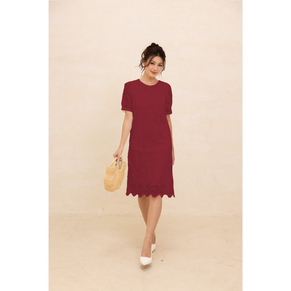 Đầm Suông Phom Ngắn Chất Cotton Thêu Đục Lỗ Swanlake- D12481LW01