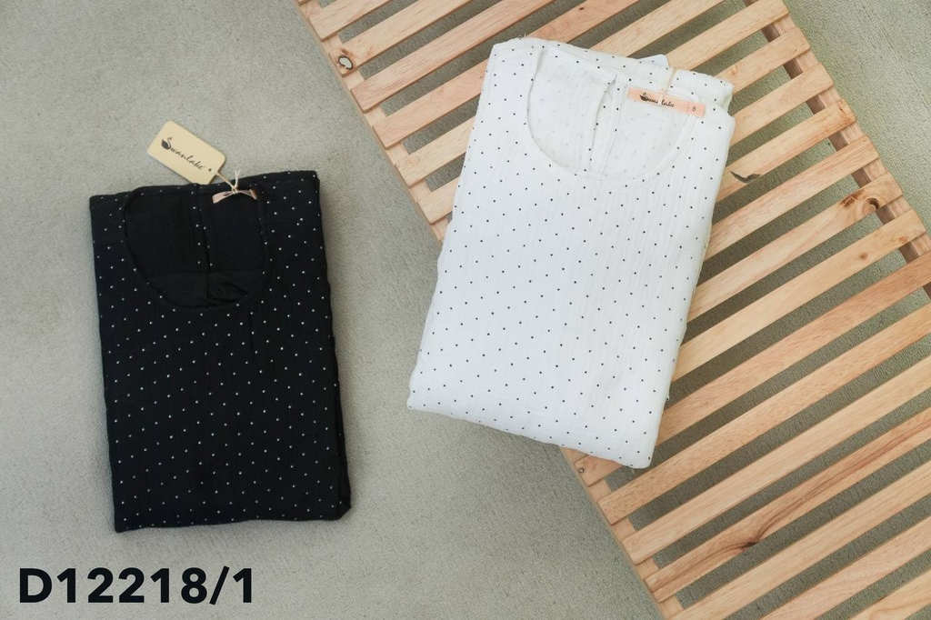 Swanlake | Đầm Phom Suông Đuôi Cá Tay Ngắn Xô Muslin Chấm Bi D12218LW01