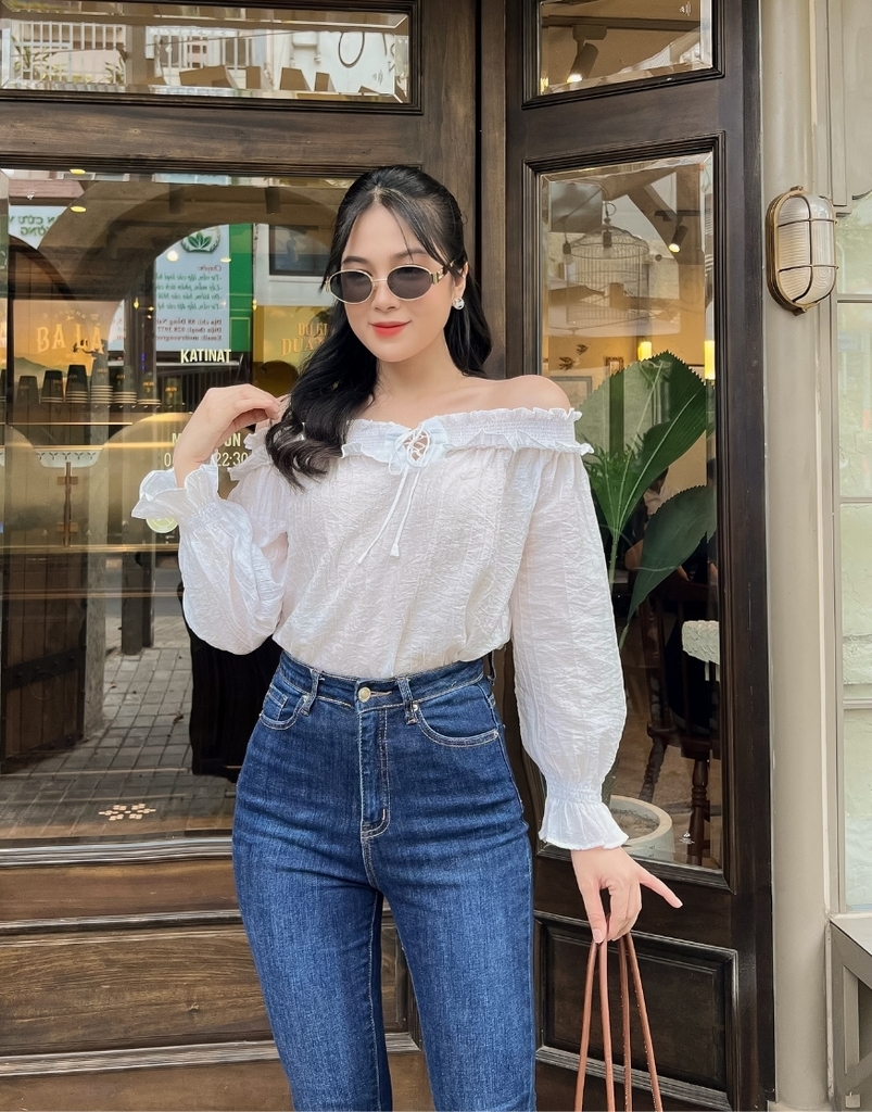 Áo Kiểu Trễ Vai Tơ Dập Ly Swanlake - A11466LW01