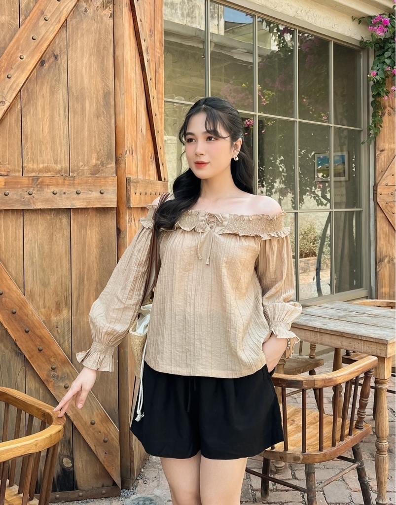 Áo Kiểu Trễ Vai Tơ Dập Ly Swanlake - A11466LW01