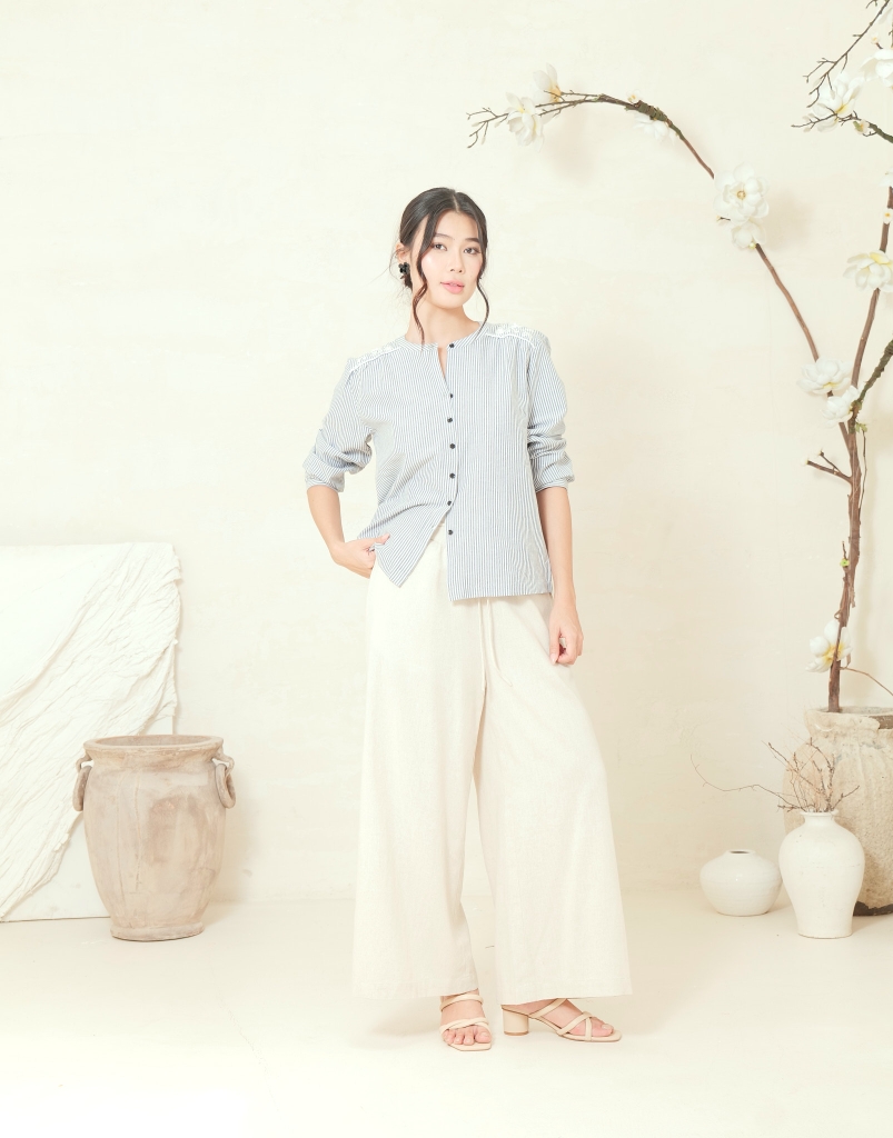 Áo Kiểu Thêu Hai Bên Vai Cotton Sọc Swanlake - A11895LW01