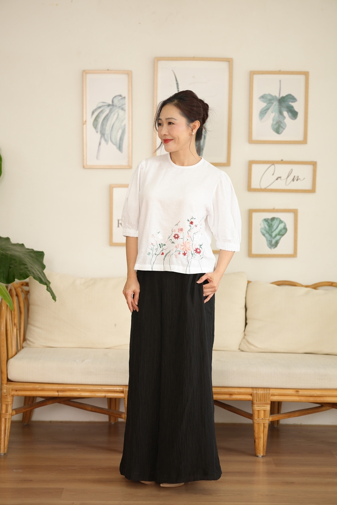 M-Collection - Áo Kiểu Tay Bí Cổ Tròn Thêu Hoa Chất Liệu Linen - A12004LW01