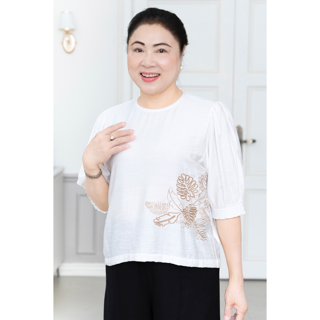 M-Collection - Áo Cổ Tròn Thêu Hoa Nhí Thêu Lụa Hàn - A11988LW01
