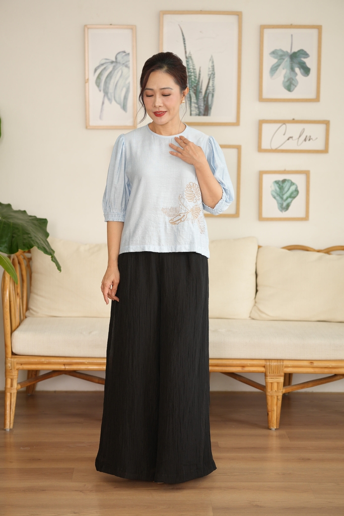 M-Collection - Áo Cổ Tròn Thêu Hoa Nhí Thêu Lụa Hàn - A11988LW01