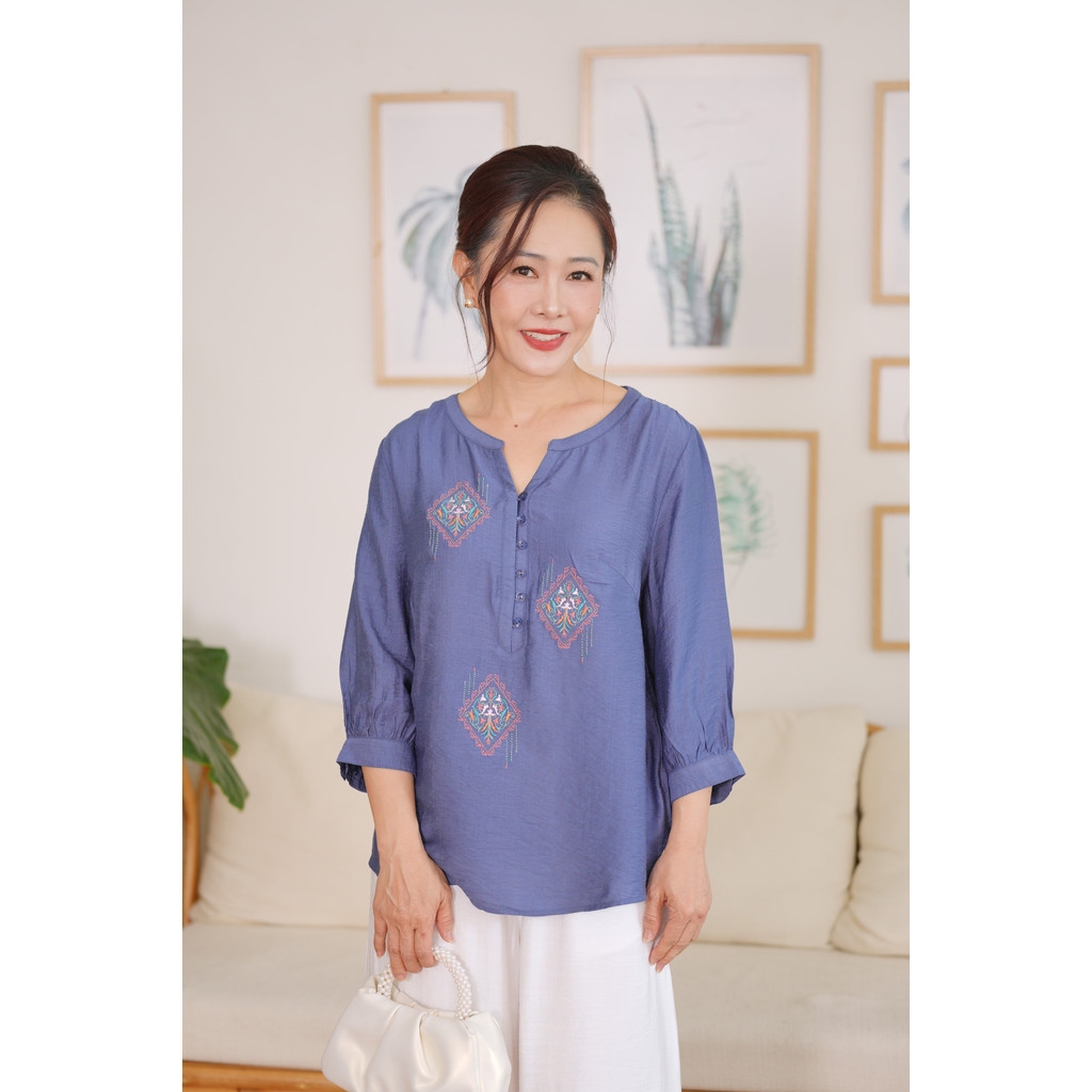 M-Collection - Áo Thêu Họa Tiết Cổ Trụ Chất Lụa Hàn - A12097LW01