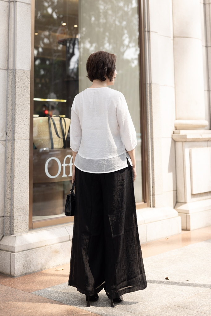 M Collection | Áo Trung Niên Tặng Mẹ Cổ Tròn Phom Rộng Thêu Chìm Phối Xốp Hàn - A12281LW01