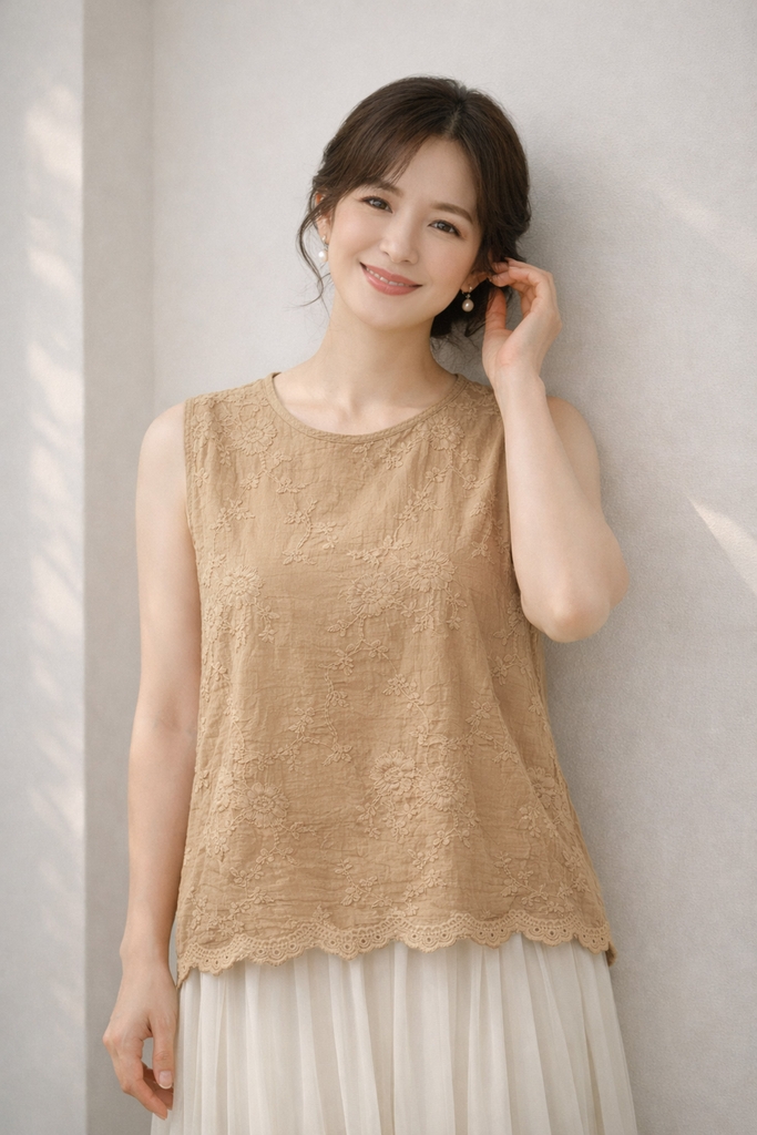 SWANLAKE | Áo Kiểu Nữ Vải Cotton Thêu Hoa Sát Nách Cổ Tròn Trẻ Trung Năng Động Dạo Phố Hè A13744LW01