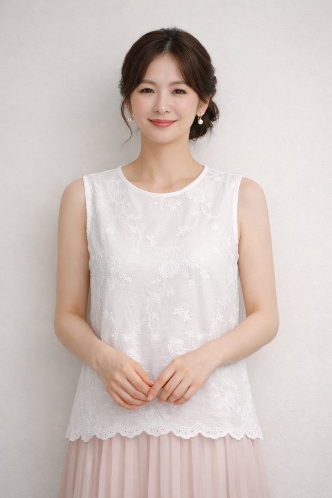 SWANLAKE | Áo Kiểu Nữ Vải Cotton Thêu Hoa Sát Nách Cổ Tròn Trẻ Trung Năng Động Dạo Phố Hè A13744LW01