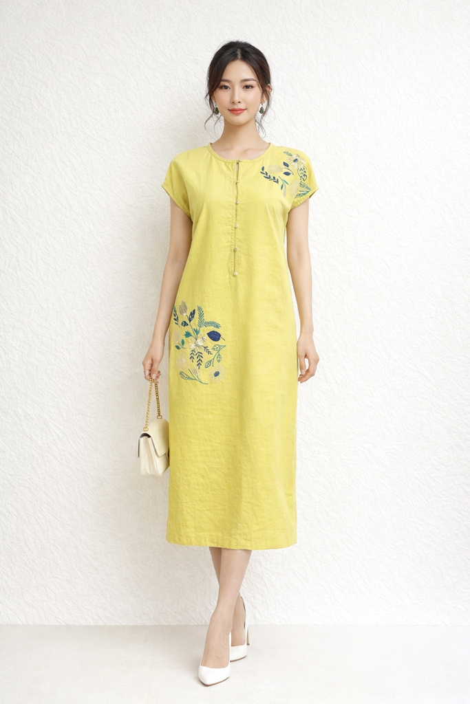 SWANLAKE | Váy Đầm Nữ Maxi Suông Tay Ngắn Cổ Tròn Cài Nút Vải Linen Thêu Hoa Có Túi Công Sở D13570LW01