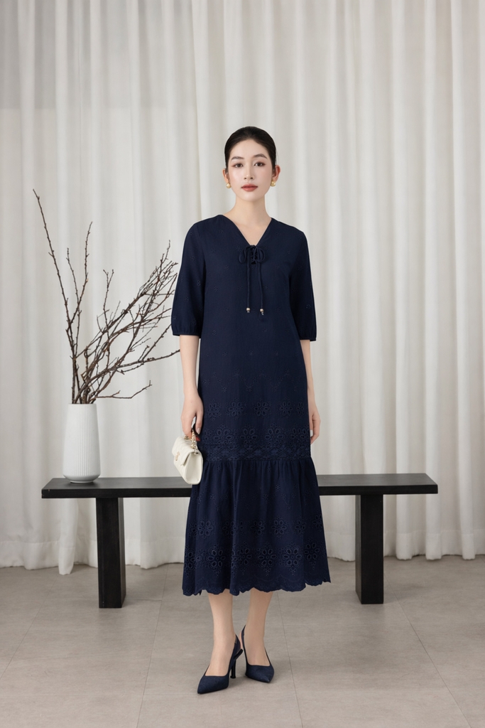 SWANLAKE | Váy Đầm Nữ Maxi Đuôi Cá Ren Vải Cotton Thêu Đục Lỗ Cổ Chữ V Tay Lỡ Dạo Phố D13661LW01