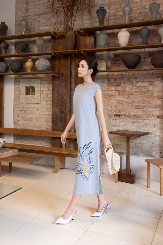 SWANLAKE | Váy Đầm Nữ Suông Sát Nách Vải Cotton Sọc Thêu Hoa Cổ Tròn Dạo Phố Du Lịch Hè D13550LW01
