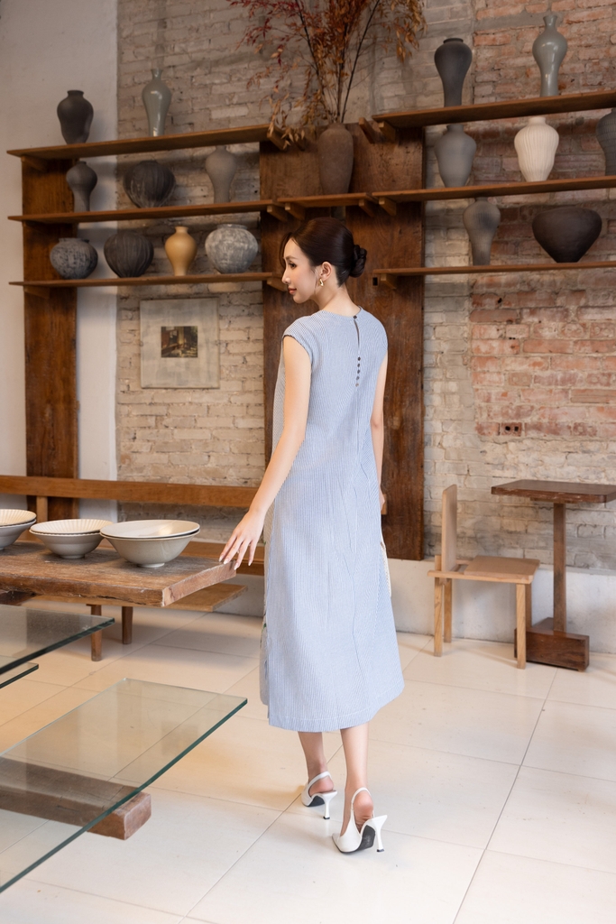 SWANLAKE | Váy Đầm Nữ Suông Sát Nách Vải Cotton Sọc Thêu Hoa Cổ Tròn Dạo Phố Du Lịch Hè D13550LW01