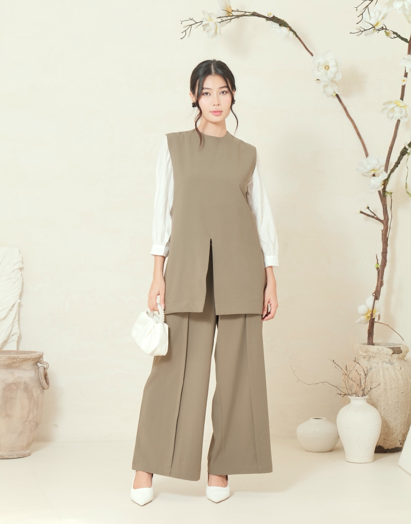 Bộ Đồ Sát Nách Chất Liệu Vải Lụa Swanlake - B11870LW01