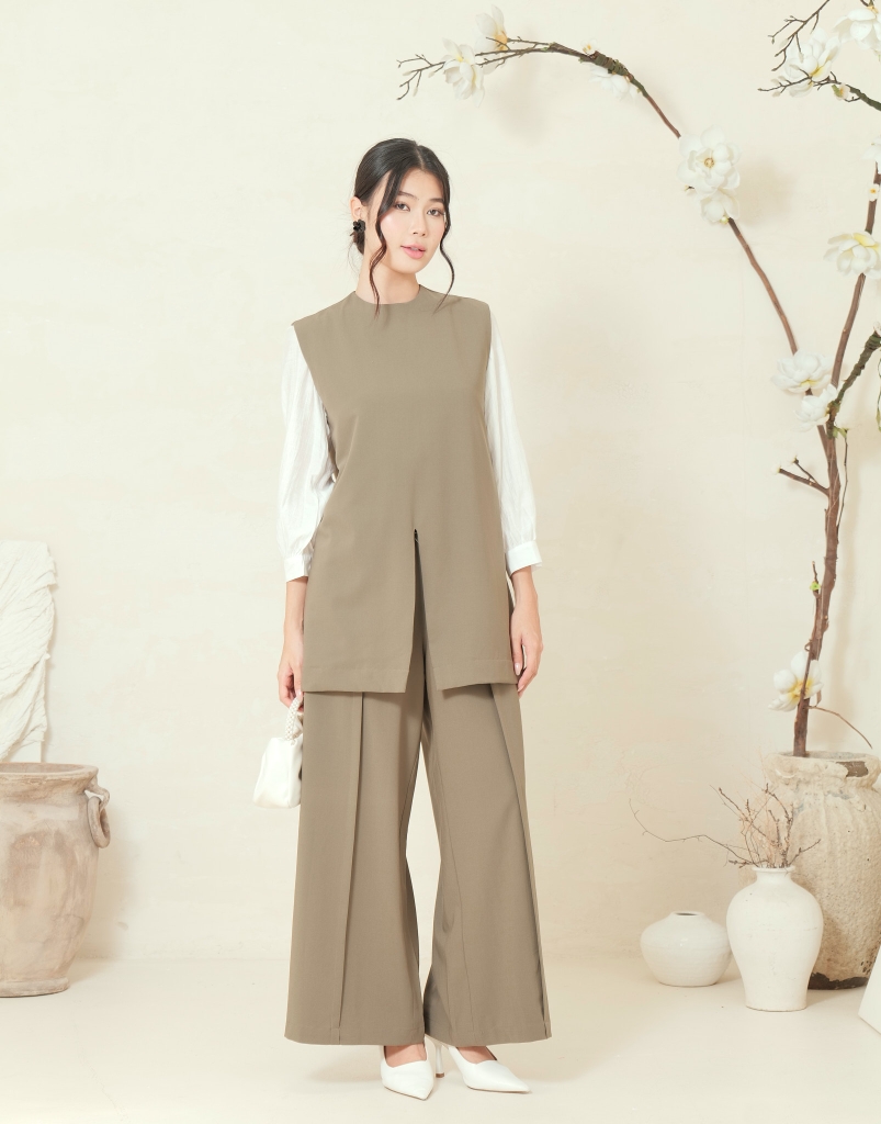 Bộ Đồ Sát Nách Chất Liệu Vải Lụa Swanlake - B11870LW01