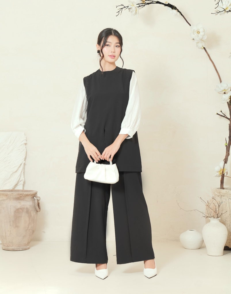 Bộ Đồ Sát Nách Chất Liệu Vải Lụa Swanlake - B11870LW01