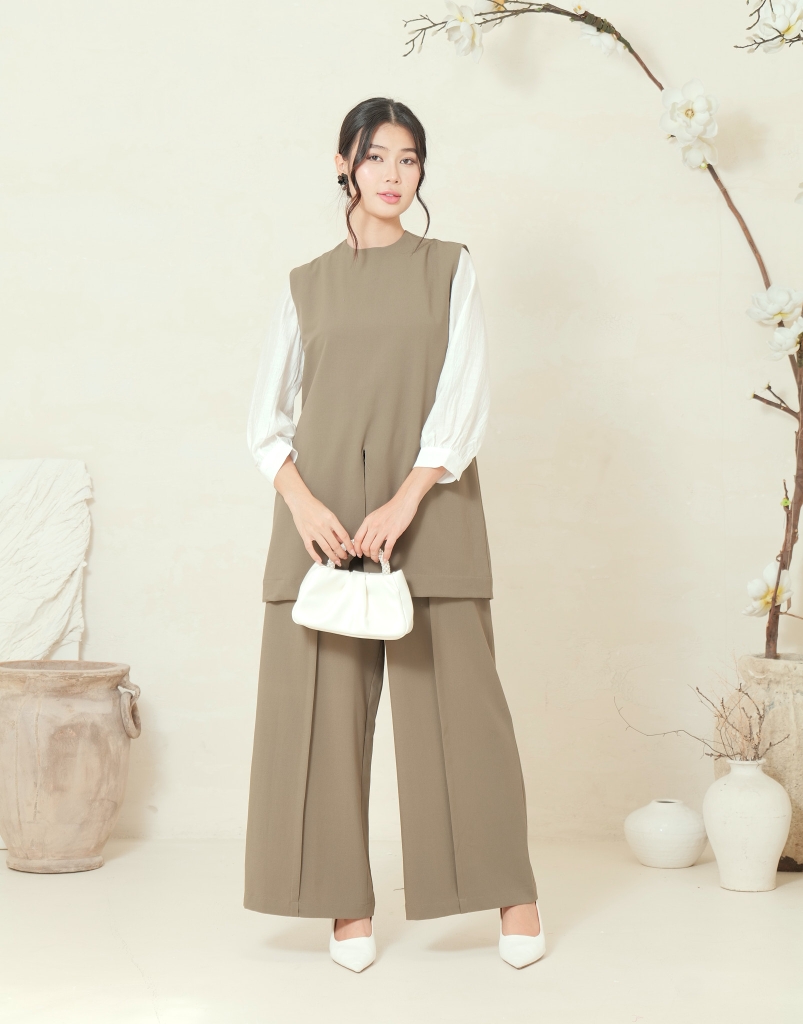 Bộ Đồ Sát Nách Chất Liệu Vải Lụa Swanlake - B11870LW01