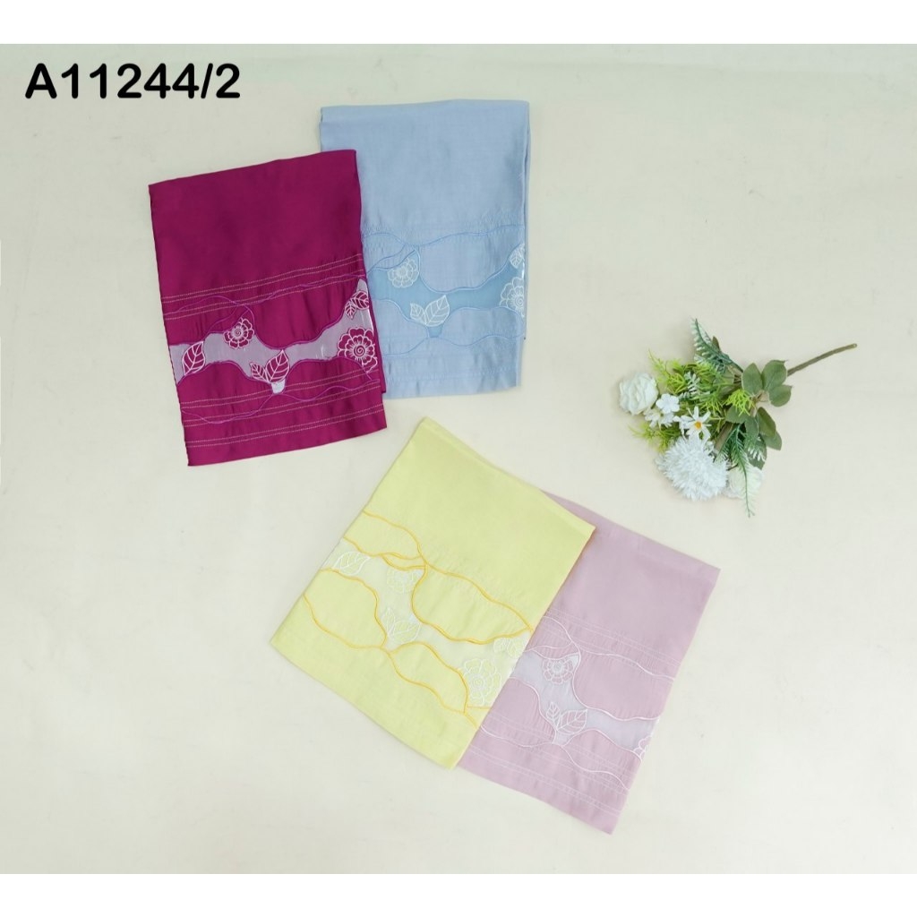 Áo Kiểu Vải Tơ Thêu Swanlake - A11244LW01