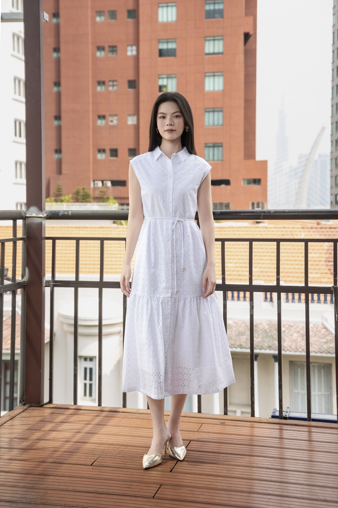 SWANLAKE | Váy Đầm Nữ Maxi Sơ Mi Suông Sát Nách Đuôi Cá Cotton Thêu Hoa Đục Lỗ Cài Nút Có Túi D12905LW01