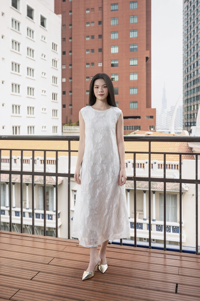 SWANLAKE | Váy Đầm Nữ Maxi Sát Nách Cổ Tròn Dây Thắt Eo Vải Tơ Ép Hoa Dự Tiệc Sang Trọng D13409LW01