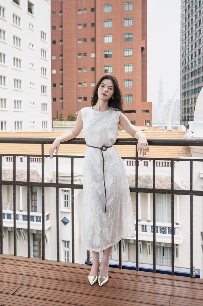 SWANLAKE | Váy Đầm Nữ Maxi Sát Nách Cổ Tròn Dây Thắt Eo Vải Tơ Ép Hoa Dự Tiệc Sang Trọng D13409LW01