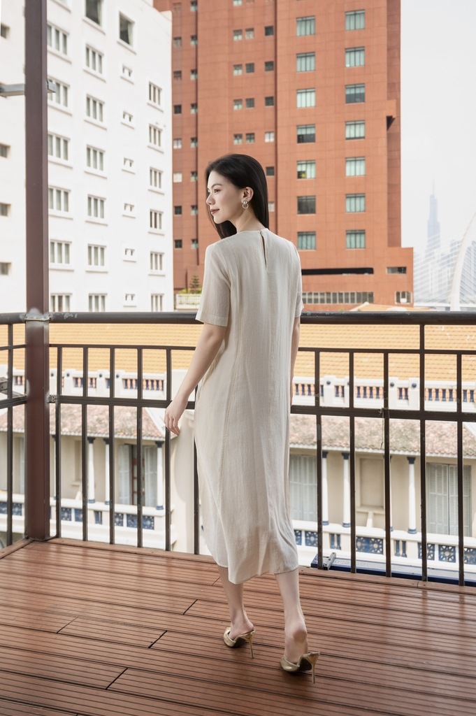 Đầm Chất Liệu Tơ Mỹ May Tám Mảnh Swanlake - D11530LW01