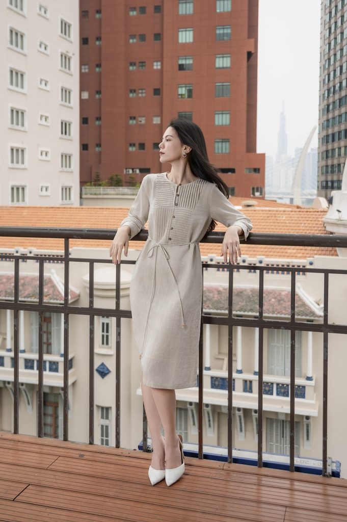 SWANLAKE | Váy Đầm Nữ Suông Cổ Tròn Cài Nút Tay Lỡ Vải Linen Dây Thắt Eo Công Sở Thanh Lịch D13306LW01