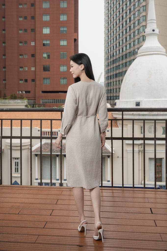 SWANLAKE | Váy Đầm Nữ Suông Cổ Tròn Cài Nút Tay Lỡ Vải Linen Dây Thắt Eo Công Sở Thanh Lịch D13306LW01