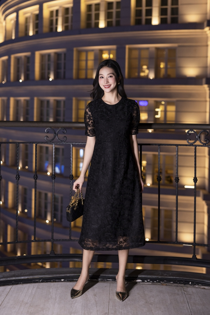SWANLAKE | Váy Đầm Midi Nữ Phối Ren Thêu Hoa 2 Lớp Cổ Tròn Tay Ngắn Chiết Eo Tiệc Sang Trọng D13385LW01
