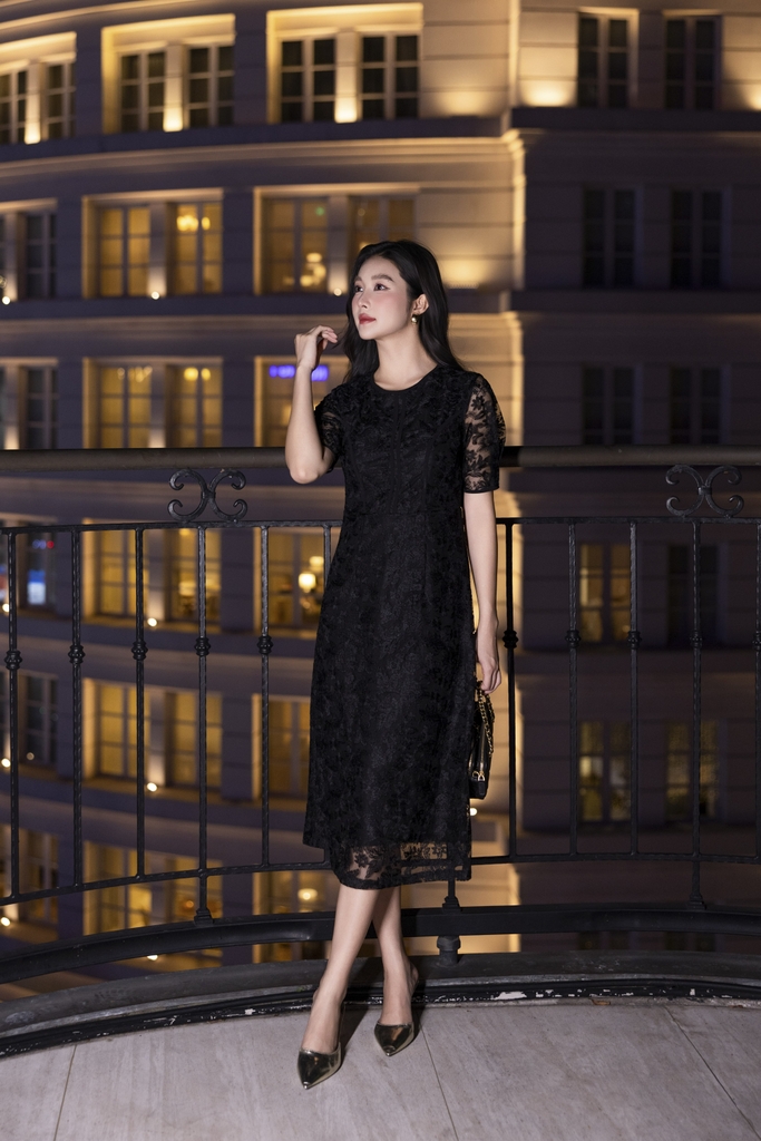 SWANLAKE | Váy Đầm Midi Nữ Phối Ren Thêu Hoa 2 Lớp Cổ Tròn Tay Ngắn Chiết Eo Tiệc Sang Trọng D13385LW01