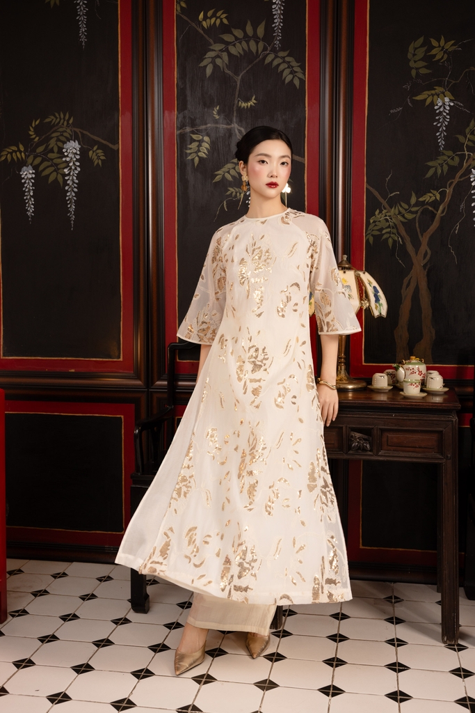 SWANLAKE | Áo Dài Cách Tân Nữ Dáng Suông Tơ Thêu Kim Sa Cổ Tròn Tay Lỡ Tà Kép Sang Trọng L14174LW01