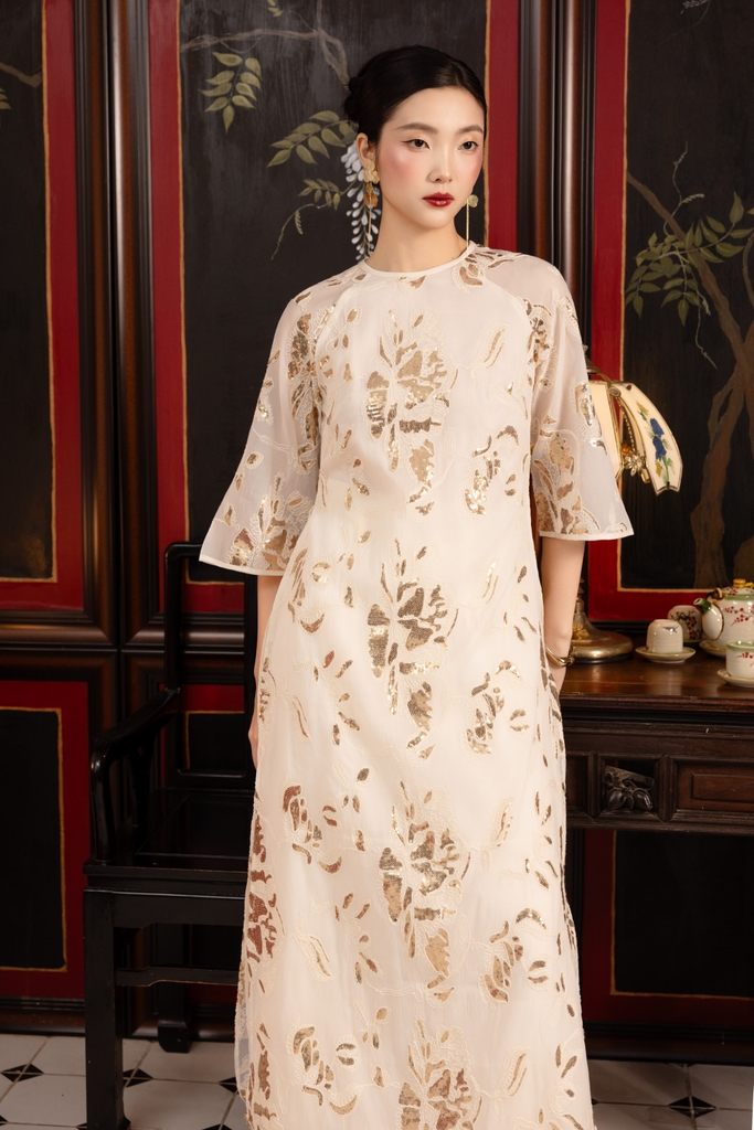 SWANLAKE | Áo Dài Cách Tân Nữ Dáng Suông Tơ Thêu Kim Sa Cổ Tròn Tay Lỡ Tà Kép Sang Trọng L14174LW01