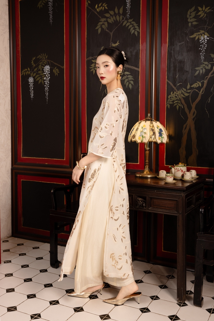 SWANLAKE | Áo Dài Cách Tân Nữ Dáng Suông Tơ Thêu Kim Sa Cổ Tròn Tay Lỡ Tà Kép Sang Trọng L14174LW01