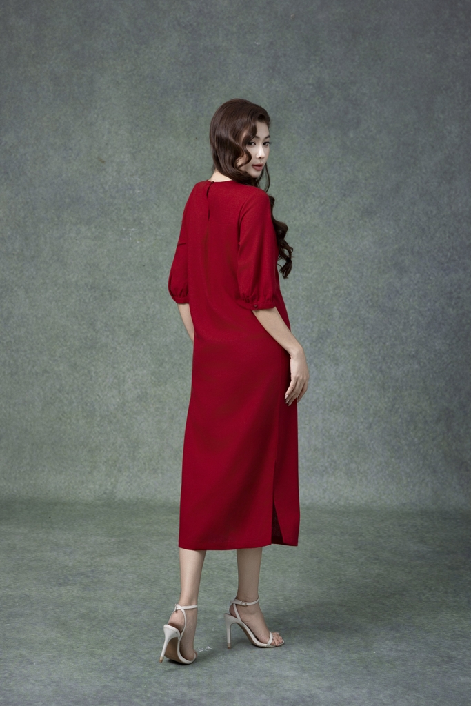 SWANLAKE | Váy Đầm Nữ Midi Suông Vải Linen Thêu Họa Tiết Cổ Tròn Tay Lỡ Có Túi Xẻ Tà Công Sở D13149LW01