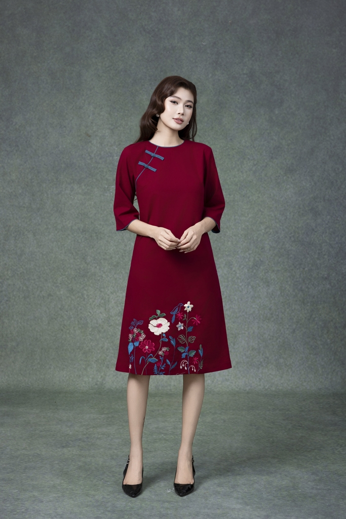 SWANLAKE | Váy Đầm Nữ Midi Suông Cổ Tròn Tay Lỡ Chất Vải Linen Thêu Hoa Cao Cấp Đi Tiệc D13228LW01