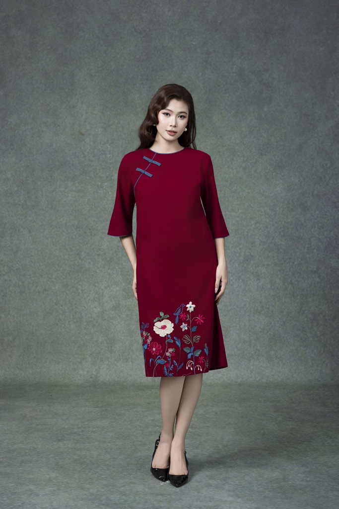 SWANLAKE | Váy Đầm Nữ Midi Suông Cổ Tròn Tay Lỡ Chất Vải Linen Thêu Hoa Cao Cấp Đi Tiệc D13228LW01