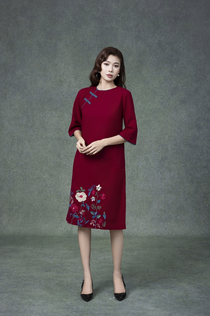SWANLAKE | Váy Đầm Nữ Midi Suông Cổ Tròn Tay Lỡ Chất Vải Linen Thêu Hoa Cao Cấp Đi Tiệc D13228LW01