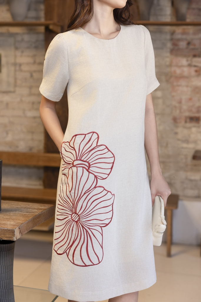 SWANLAKE | Váy Đầm Nữ Midi Suông Tay Ngắn Cổ Tròn Vải Linen Thêu Hoa Cao Cấp Công Sở D13363LW01