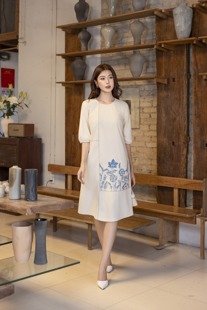 SWANLAKE | Váy Đầm Nữ Midi Suông Cổ Tròn Tay Lỡ Vải Linen Thêu Hoa Cao Cấp Công Sở Dạo Phố D13339LW01