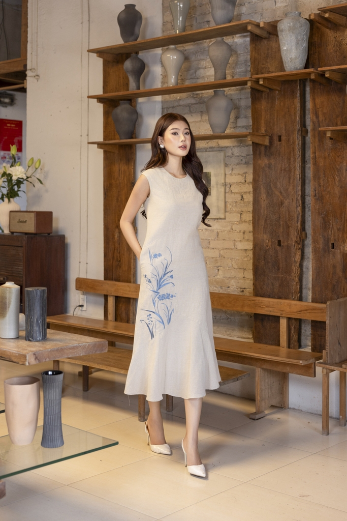 SWANLAKE | Váy Đầm Nữ Suông Sát Nách Cổ Tròn Đuôi Cá Vải Linen Thêu Hoa Cao Cấp Thanh Lịch D13313LW01