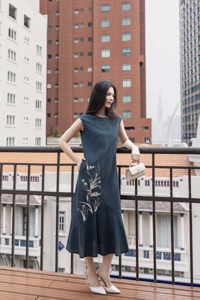SWANLAKE | Váy Đầm Nữ Suông Sát Nách Cổ Tròn Đuôi Cá Vải Linen Thêu Hoa Cao Cấp Thanh Lịch D13313LW01