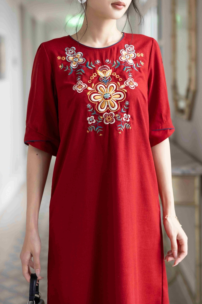 SWANLAKE | Váy Đầm Nữ Suông Vải Linen Cao Cấp Thêu Hoa Cổ Tròn Viền Tay Lỡ Có Túi Công Sở D12858W01