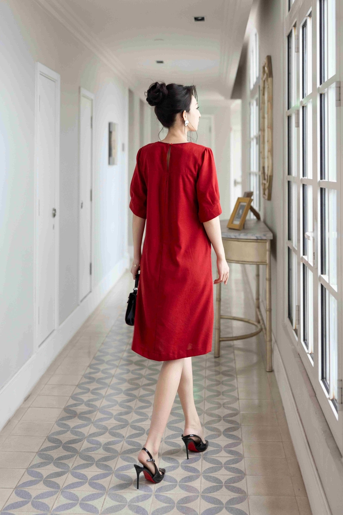 SWANLAKE | Váy Đầm Nữ Suông Vải Linen Cao Cấp Thêu Hoa Cổ Tròn Viền Tay Lỡ Có Túi Công Sở D12858W01